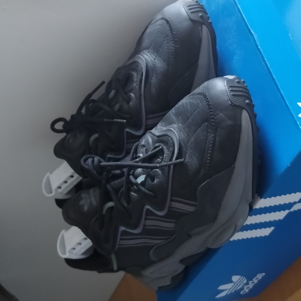 Adidas OZWEEGO CELOX Size 10.5